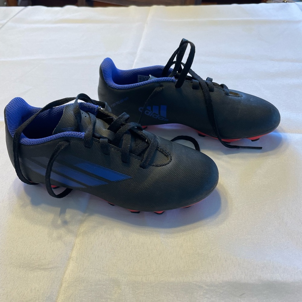 Adidas size 1 soccer cleats excellent condition